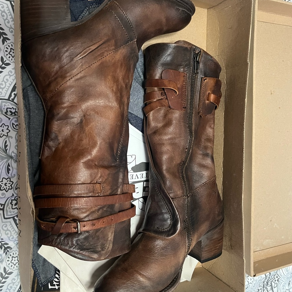 Freebies by Steve Caden boots in the color Rust